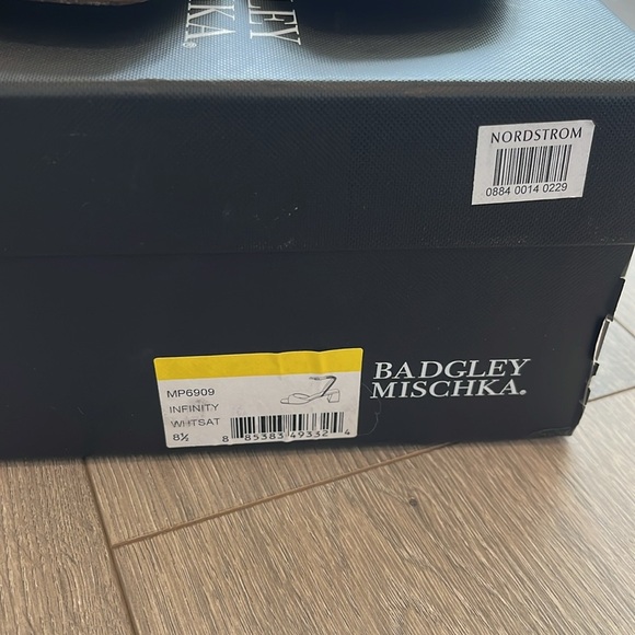 Badgley Mishka Infinity Bridal Shoe Block Heel Size 8.5 - Picture 9 of 16